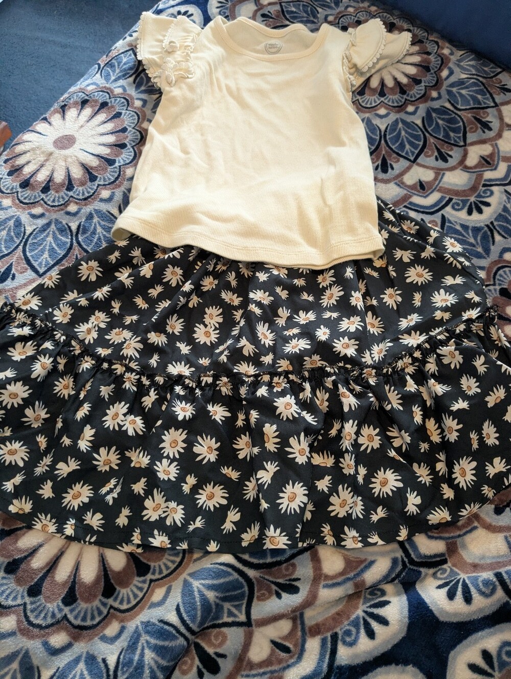 wonder nation Cream Ruffle-Sleeve Top with Black Daisy Tiered Skirt